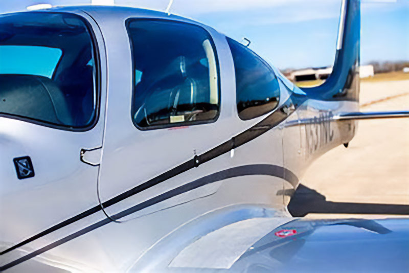 heliair-SR22-Exterior-Image2